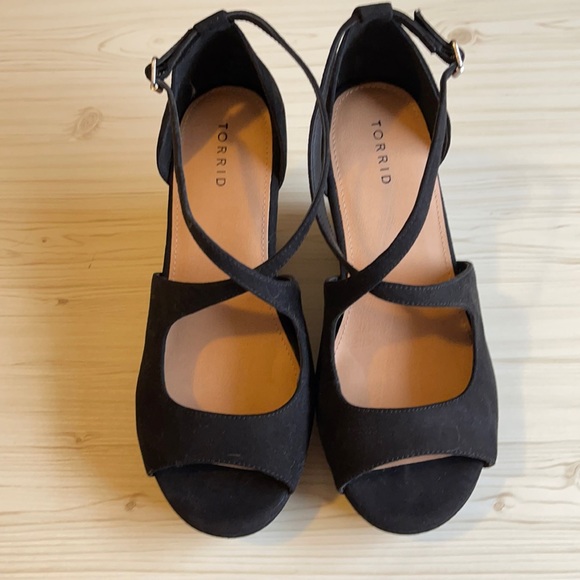 Cross strap wedges - Picture 1 of 8